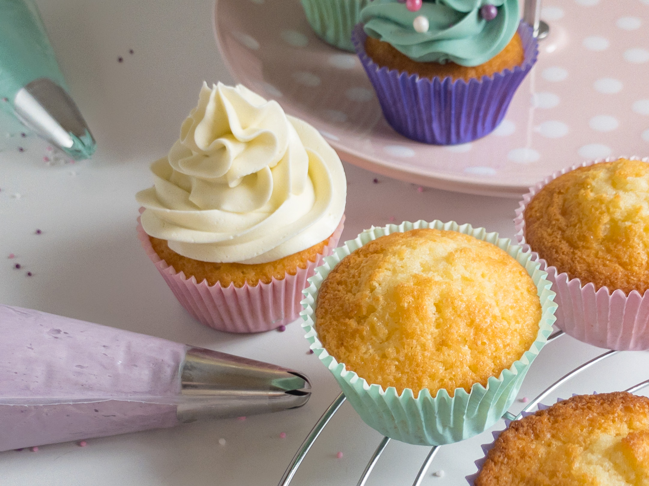 Vanille Cupcakes - DAS Grundrezept für deine Kreationen ...